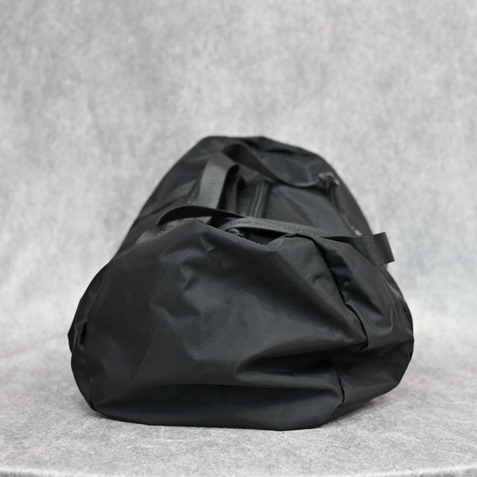 × OUTDOOR PRODUCTS BARREL BAG （BLACK）｜2252-AC05
