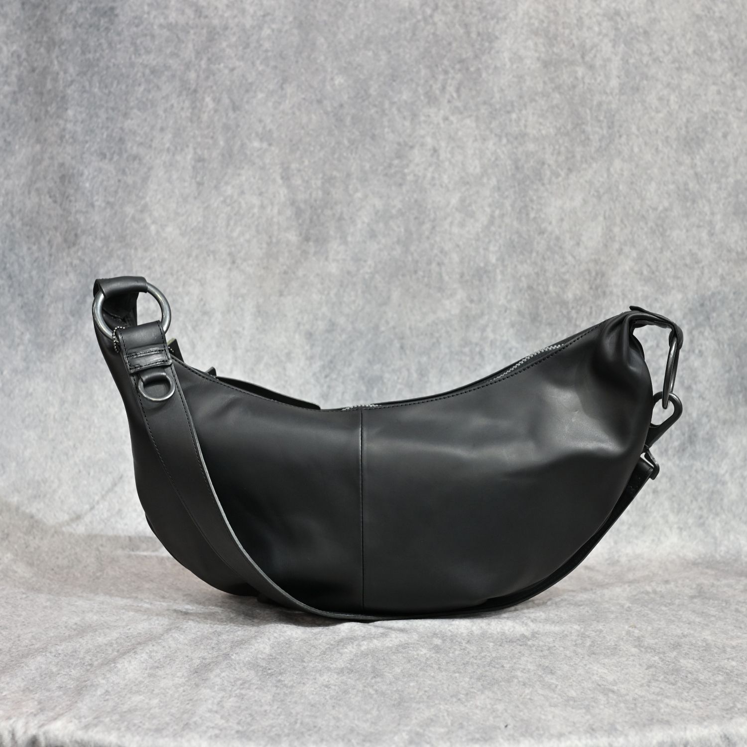 GUIDI オイルカーフ バナナバッグ （BLACK / ブラック） / 143-01