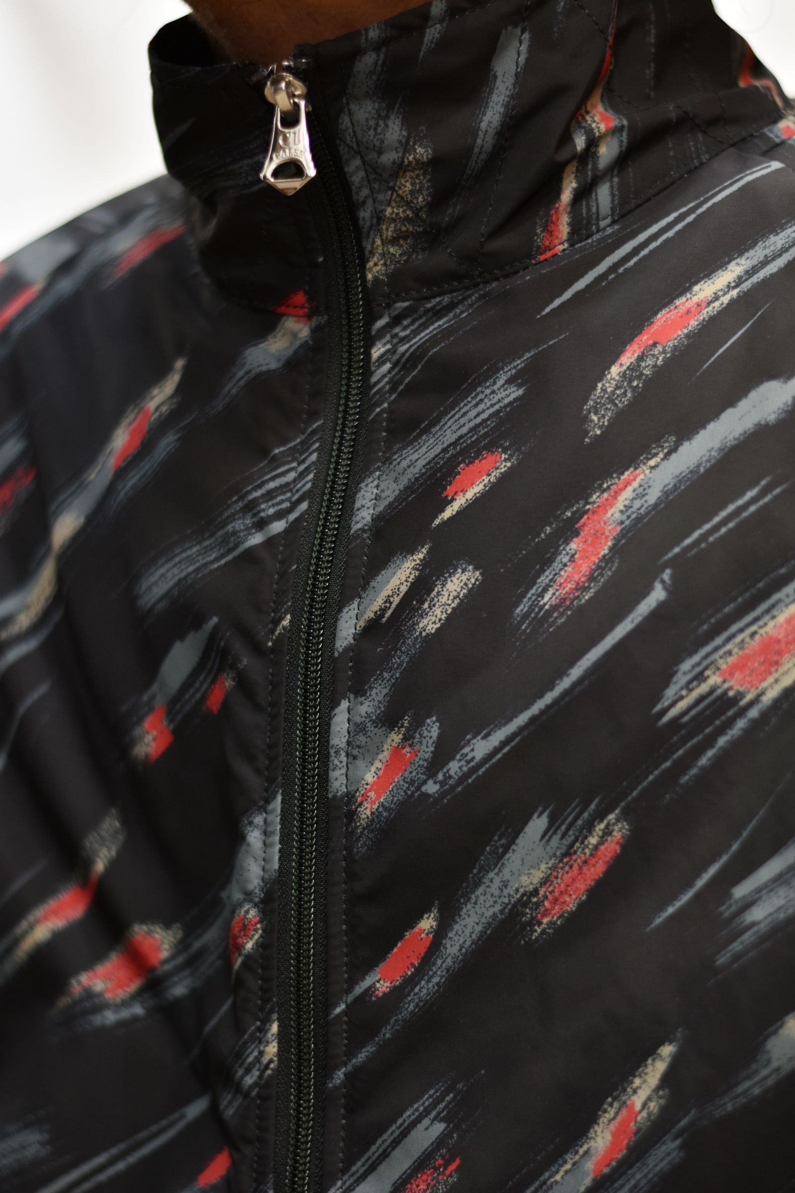 WATER REPELLENT TASSER ALLOVER PATTERN TRACK JACKET (BLACK)