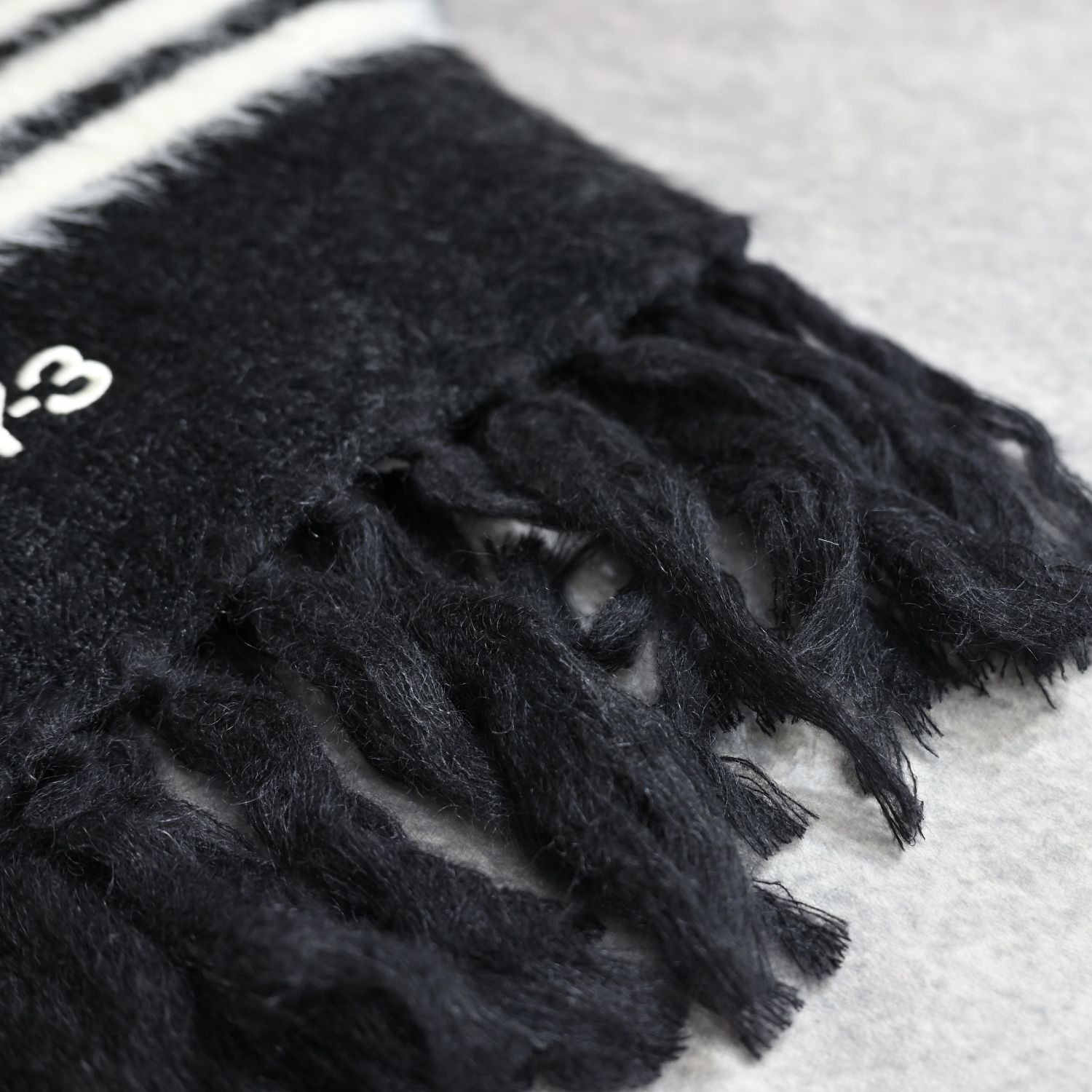 Y-3 STRIPES SCARF （BLACK） / ニット スカーフ マフラー （ブラック）｜KS8164