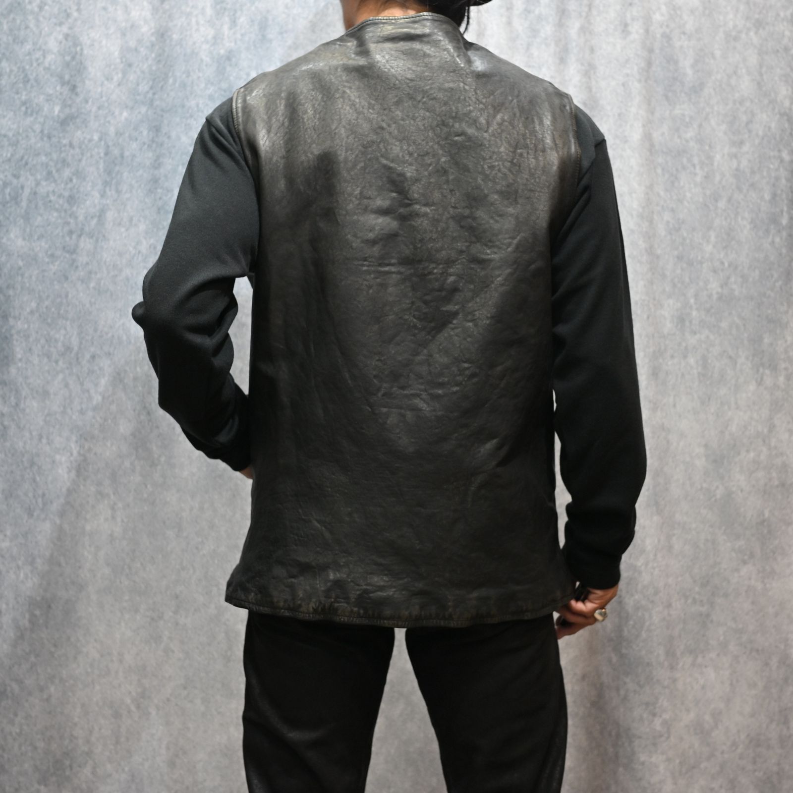 JAPANステア ミモザ鞣し製品染め ヴィンテージ加工 4Bベスト （BLACK）｜2176-01