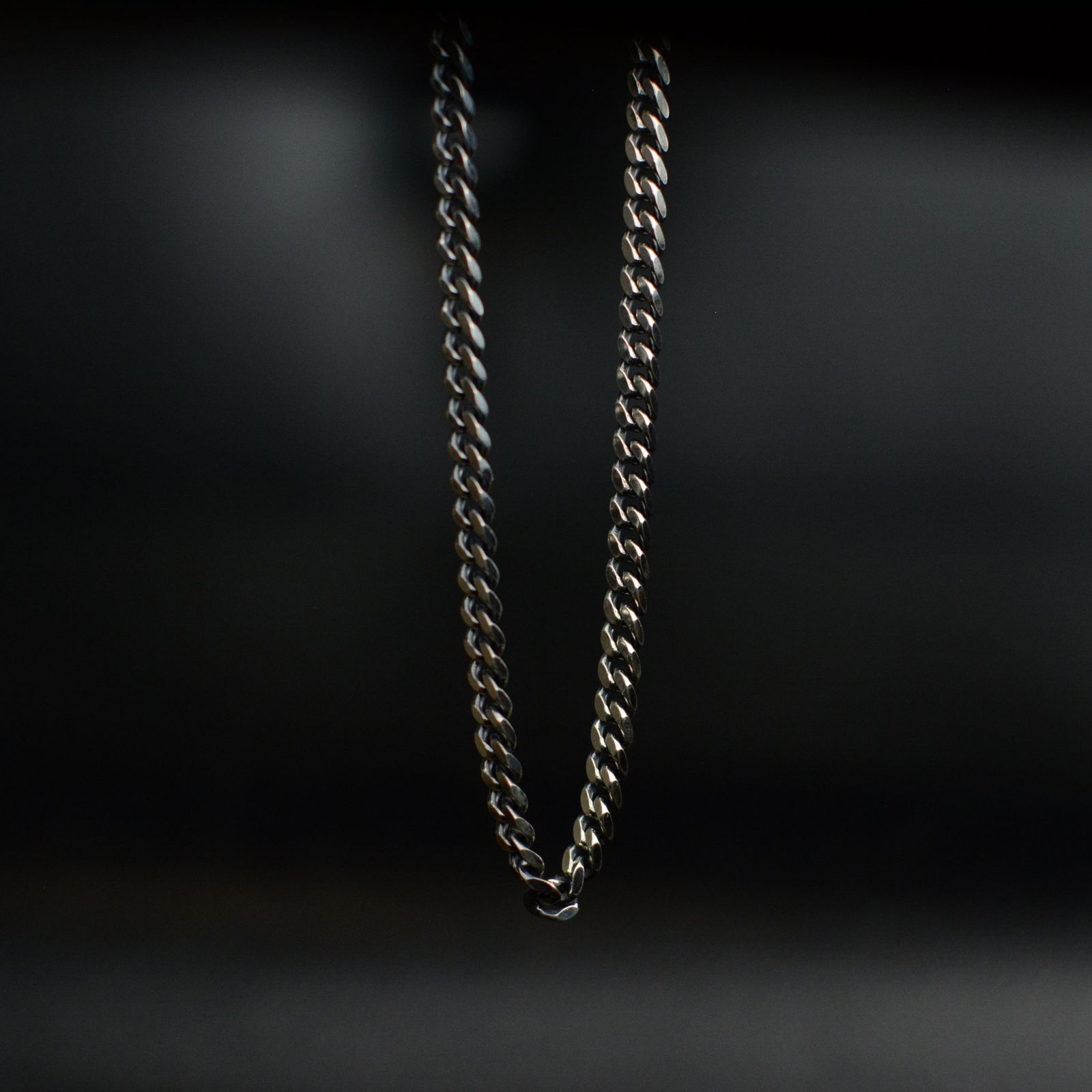 LONG CHAIN NECKLACE"