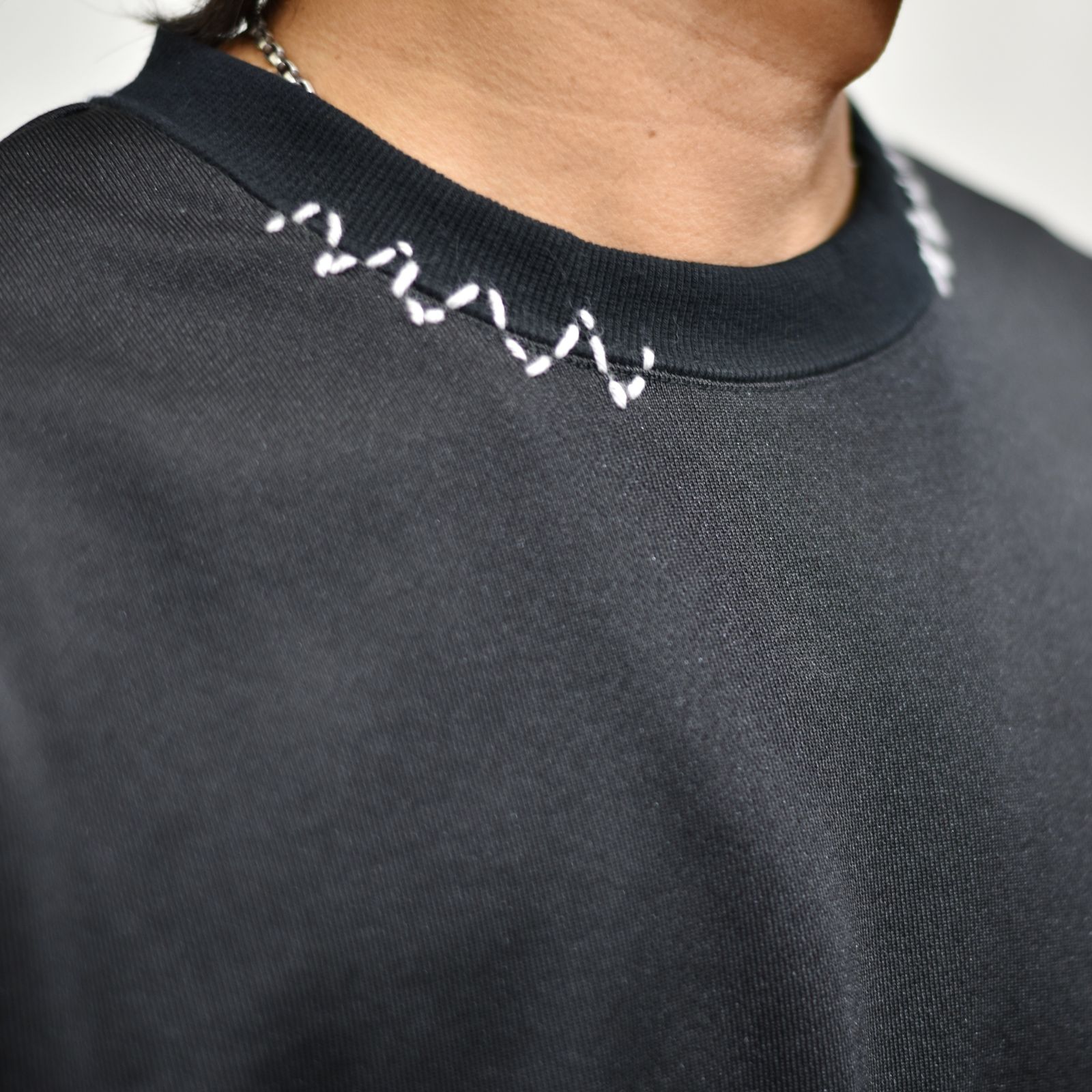 TRUE LOVE EMB SWEAT ”