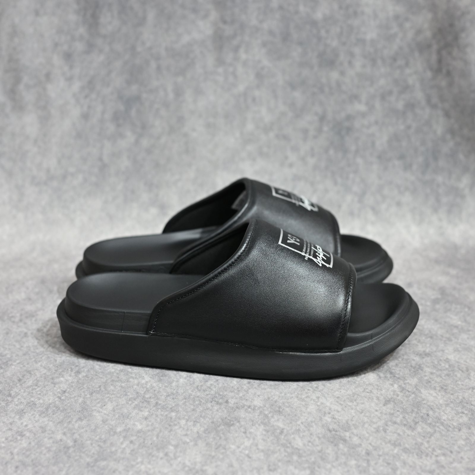 Y-3 SLIDE （BLACK） / ロゴ シャワーサンダル （ブラック）｜KI4033