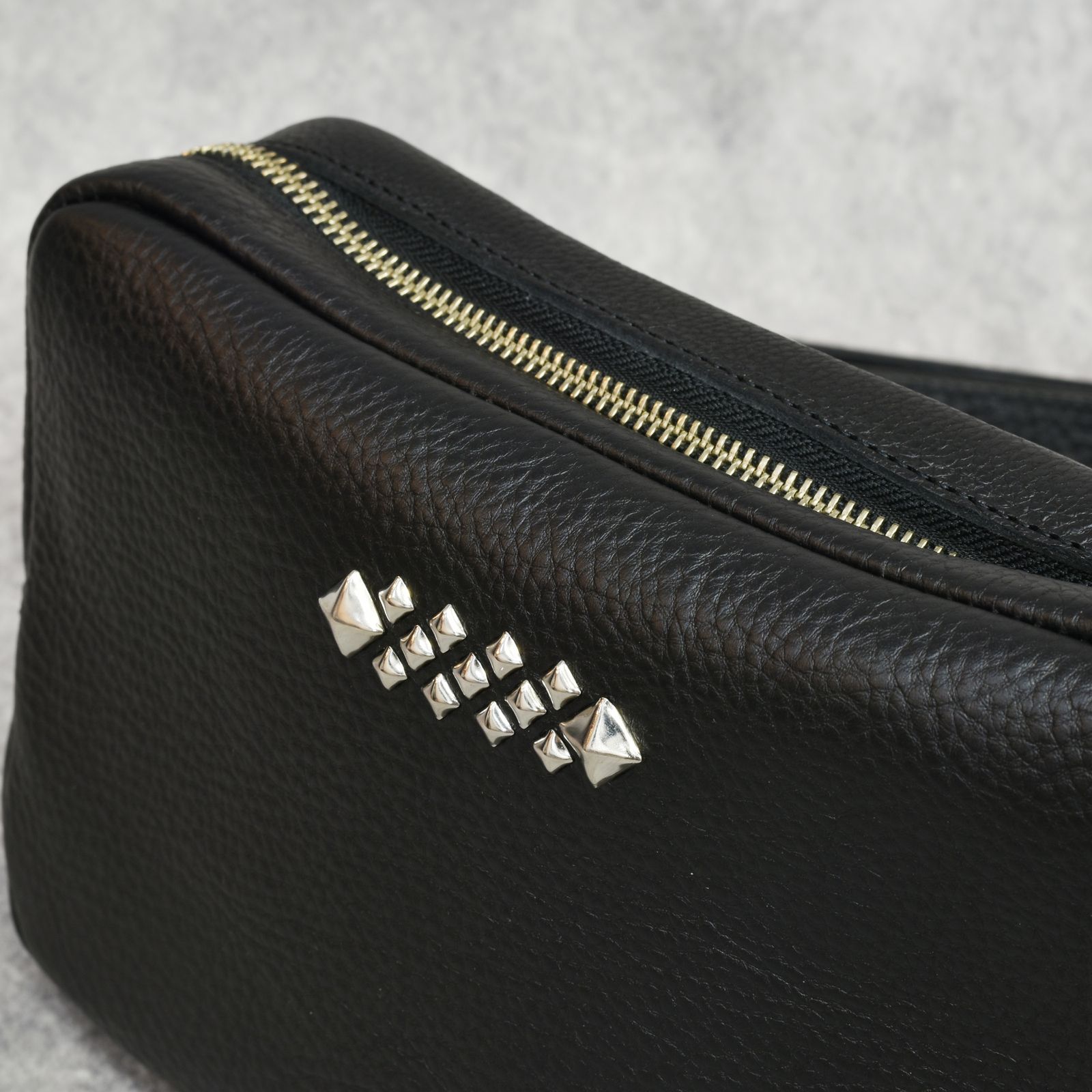 STUDS LEATHER BODY BAG (BLACK)｜ボディバッグ ウエストポーチ セカンドバッグ｜CL-25AW005LE