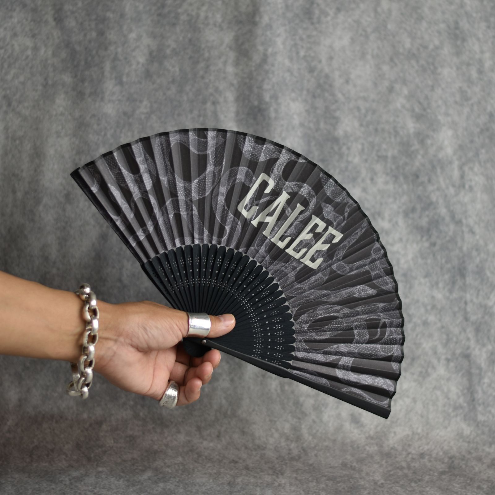 ALLOVER SNAKE PATTERN HAND FAN (BLACK) / スネーク柄 扇子
