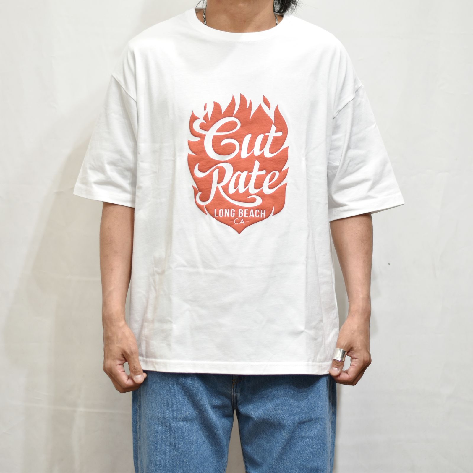 CUTRATE FLAME FLOCKY LOGO DROPSHOULDER S/S -T-SHIRT (WHITE)