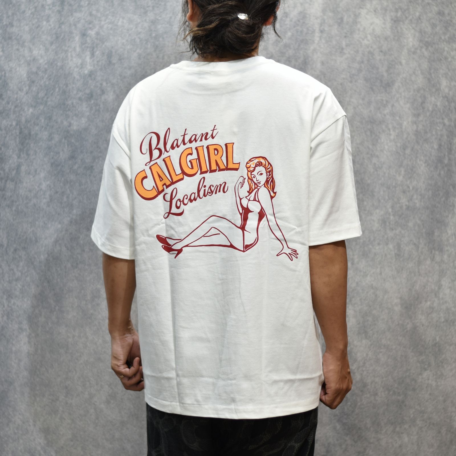 VINTAGE TYPE SYNDICATE RETRO GIRL TEE ＜NATURALLY PAINT DESIGN＞ (WHITE)｜ワイドシルエット プリントTシャツ｜CL-25SS007NT