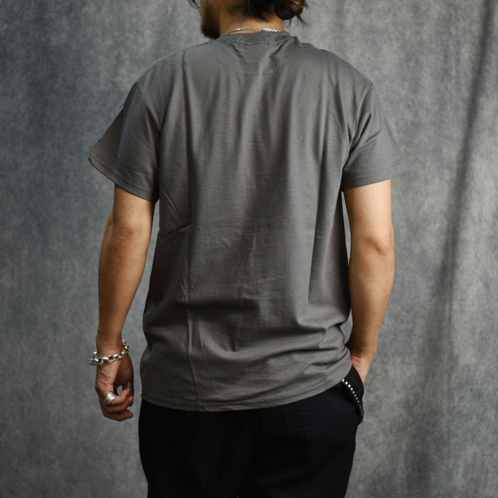 KNIFE FLAG LOGO S/S TEE (CHARCOAL) / プリントTシャツ
