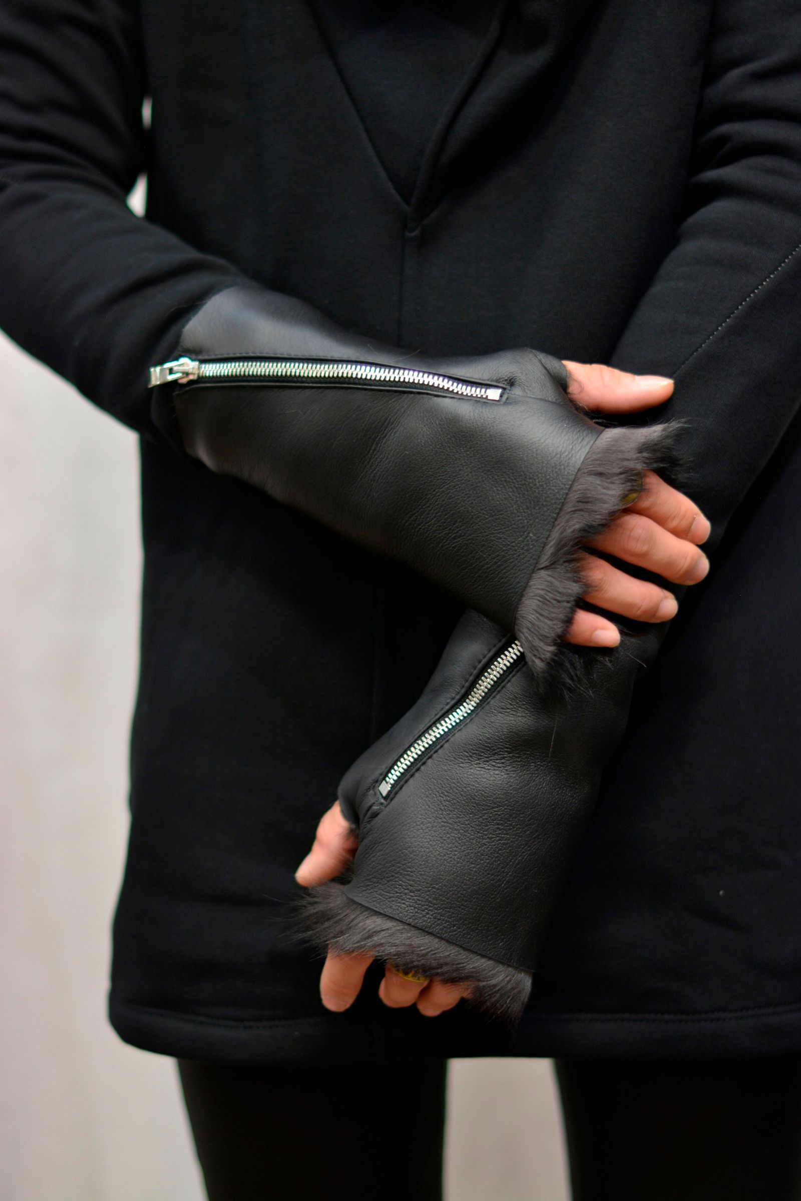 "SHEEP SHEARLING GLOVE SPAIRAL ZIP