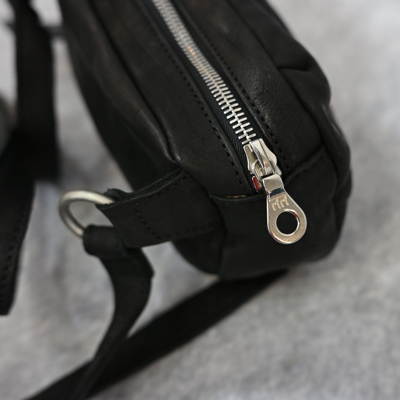 ジャパンダブルショルダー フルタンニン製品染め ショルダーバッグ / （BLACK） 92-19