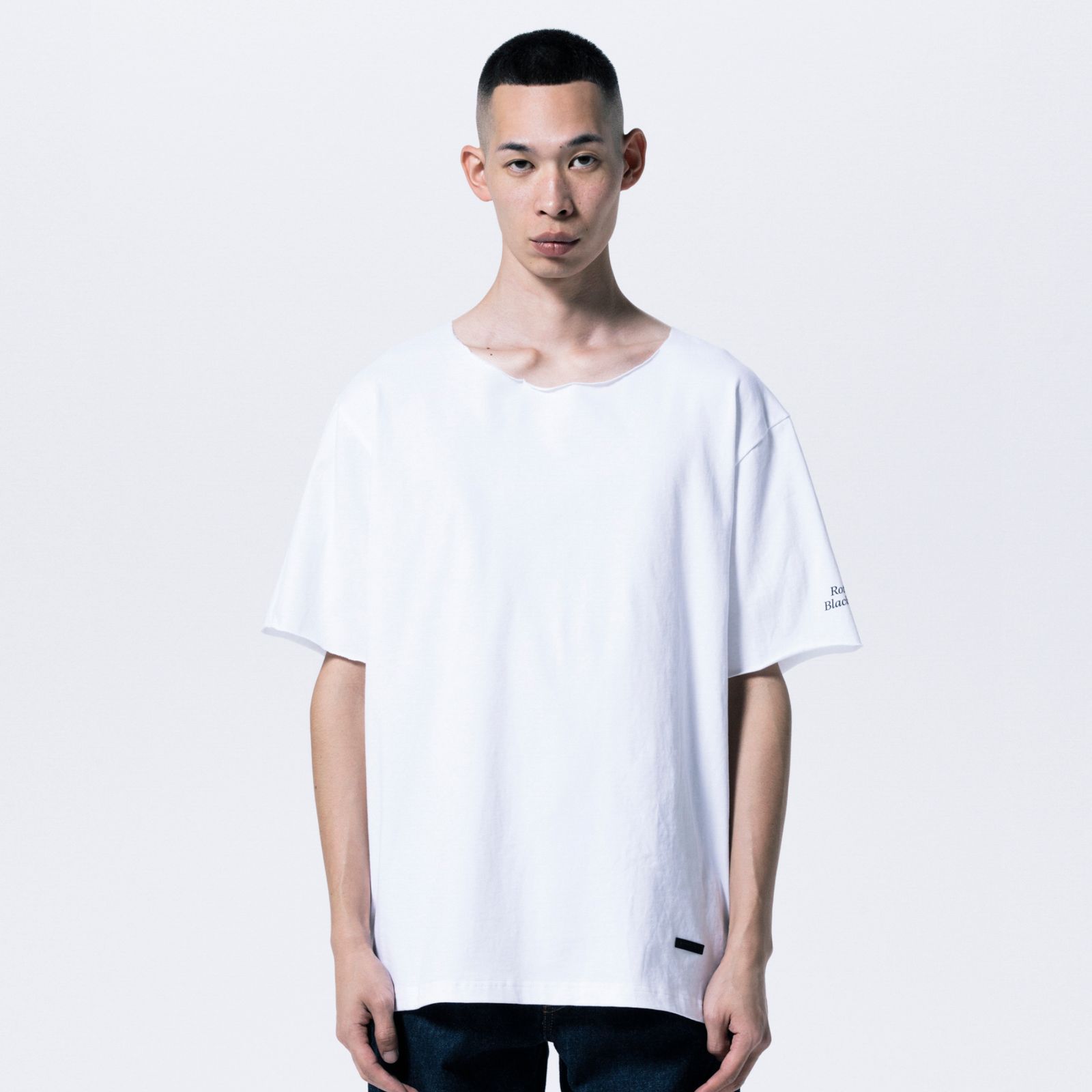 予約商品｜× MASIC NUMBER RWMN CUTOFF TEE （WHITE）｜× マジック ナンバー カットオフ Tシャツ｜入荷：2026年4月予定