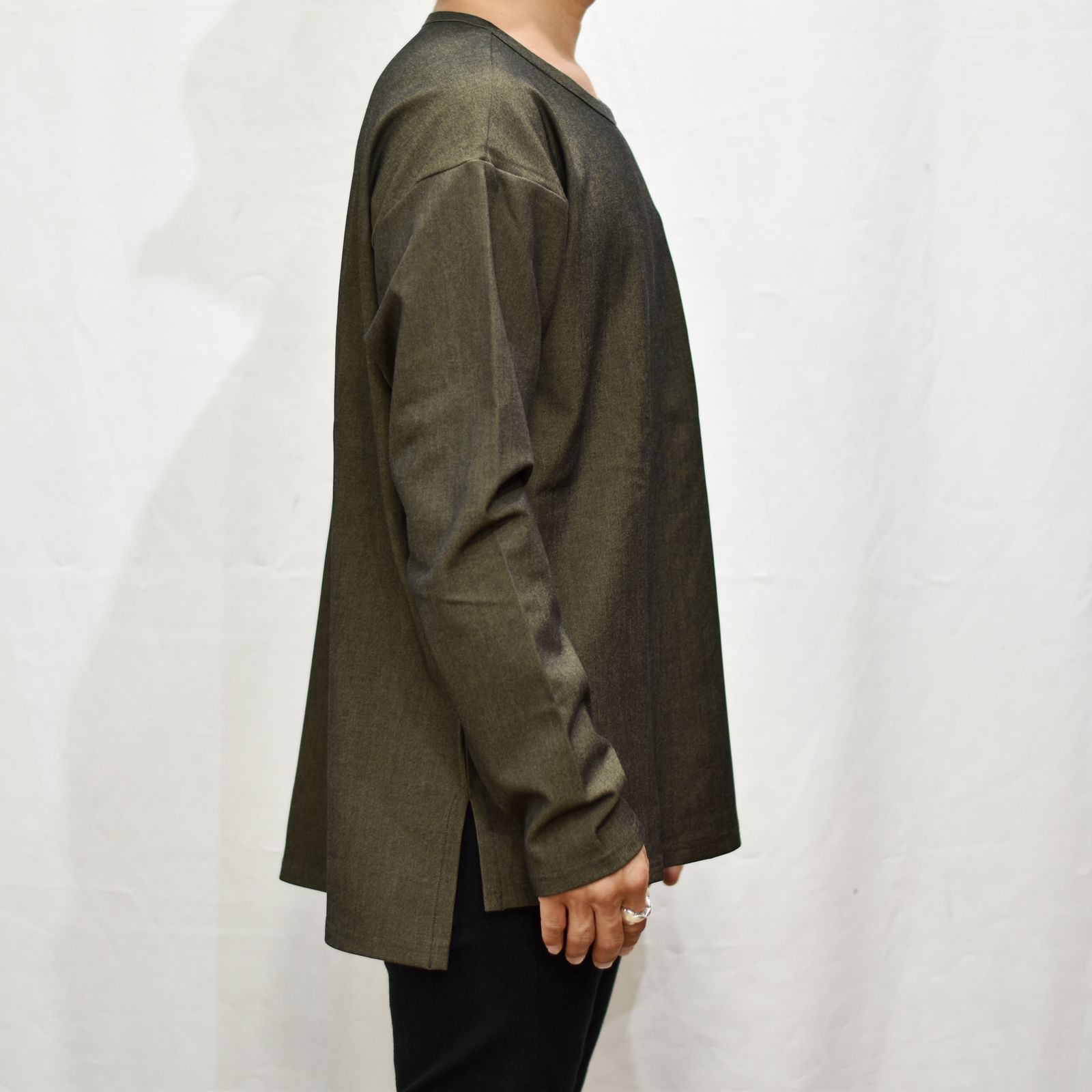 ポリエステルレーヨンアクリル ストレッチ ポケットカットソー （KHAKI）