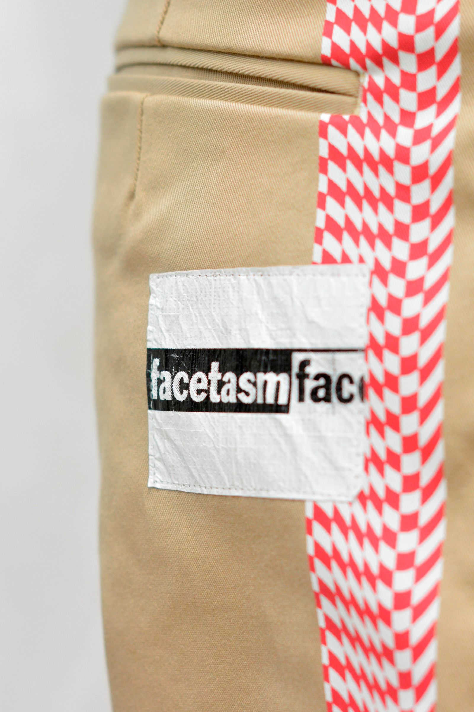 ”BARCODE PRINT CHINO PANTS