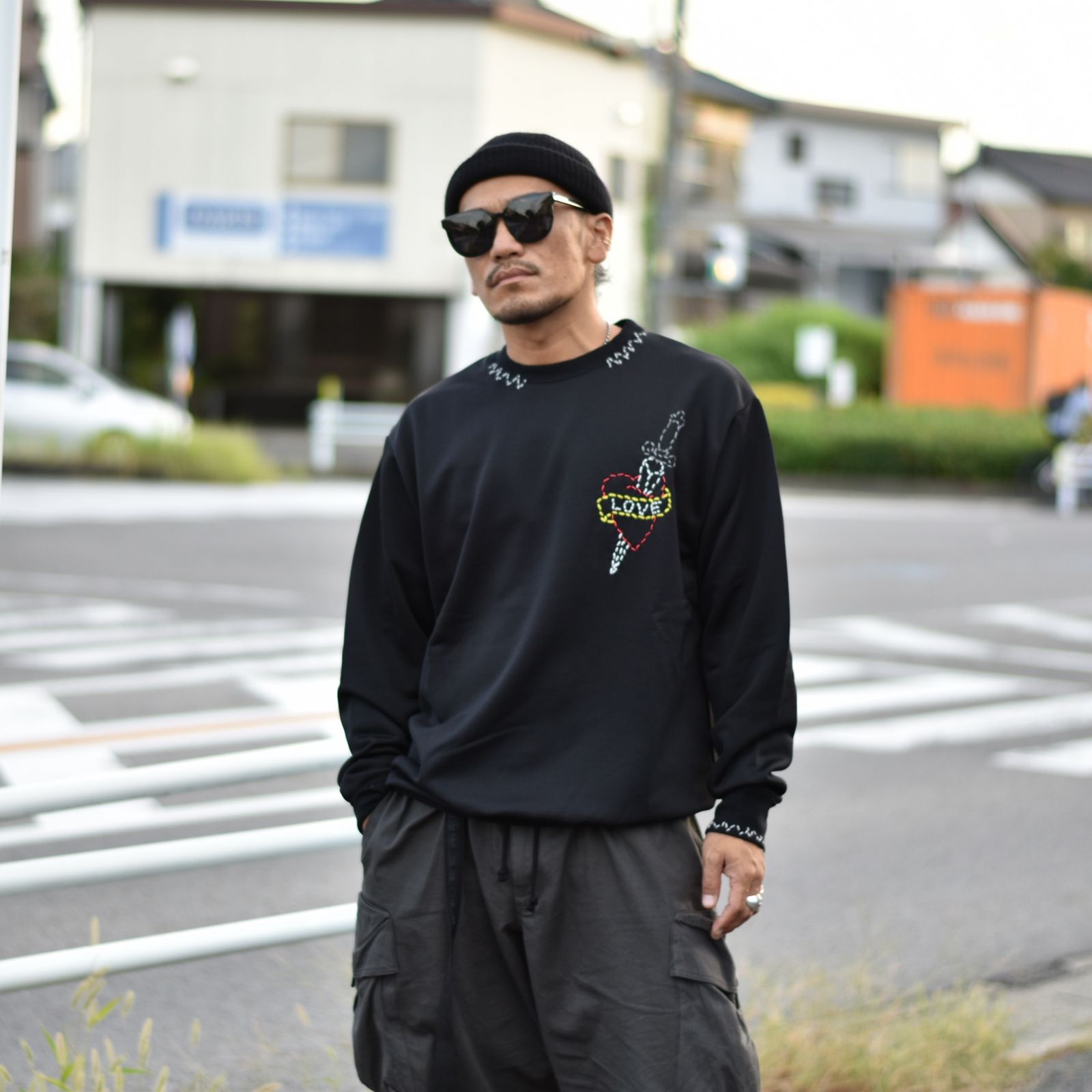 TRUE LOVE EMB SWEAT ”