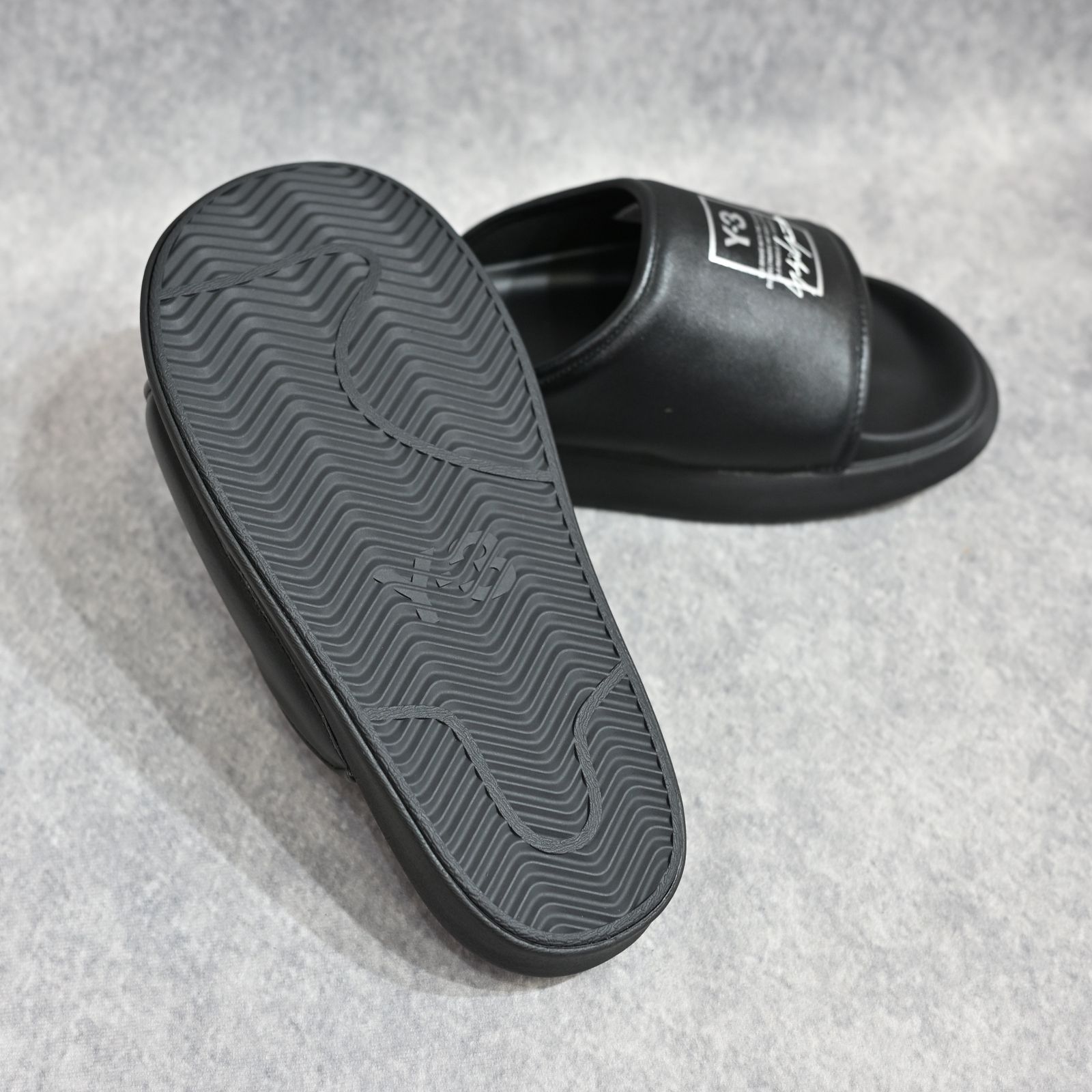 Y-3 SLIDE （BLACK） / ロゴ シャワーサンダル （ブラック）｜KI4033