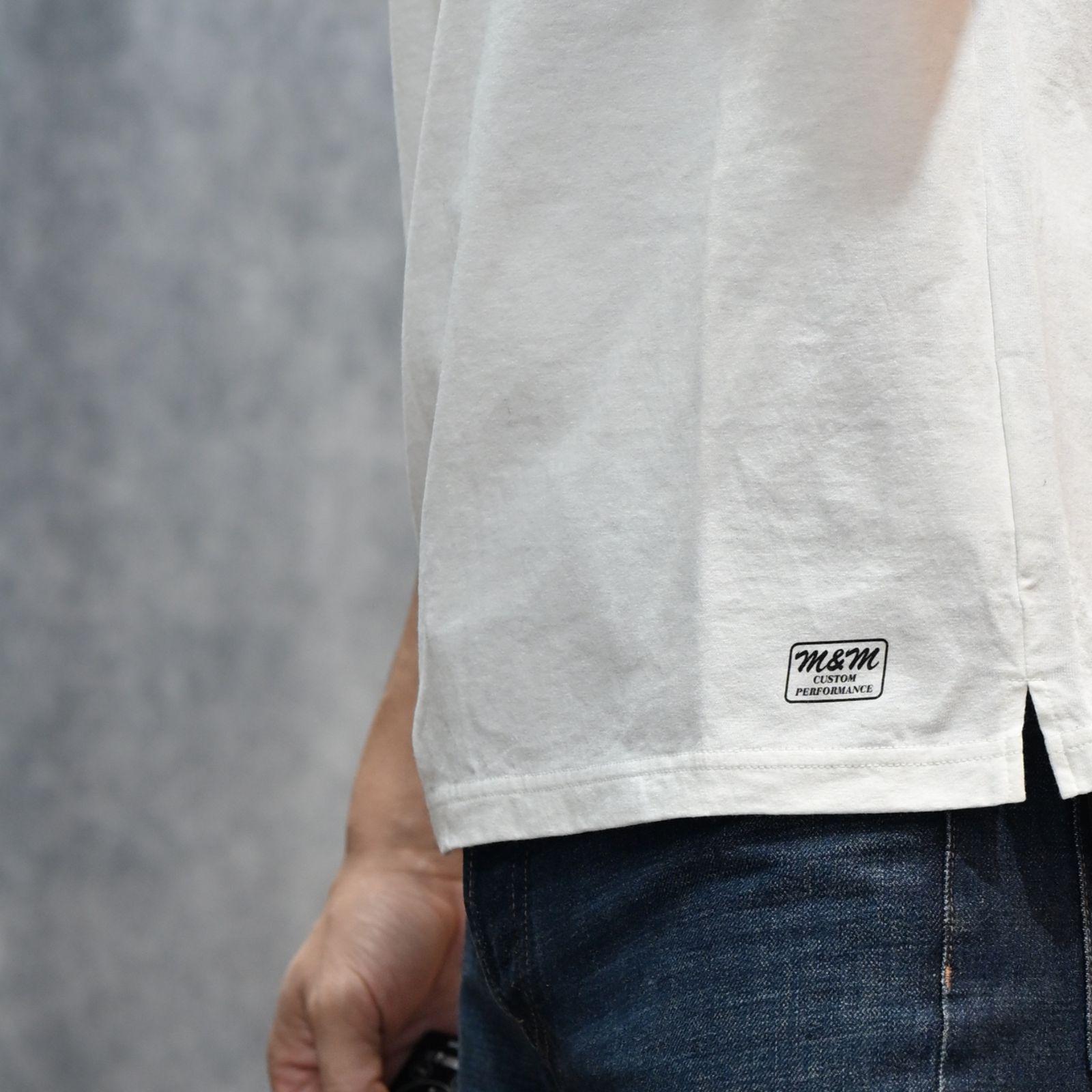 × M&M CUSTOM PERFORMANCE Star Embroidery Pocket Tee （WHT）｜× エムアンドエムカスタムパフォーマス 星刺繍 ポケットTシャツ｜MND-MM41