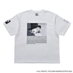 Sam Haskins × Stie-lo “kate” Tee （WHT）｜サム・ハスキンス×スティーロ ケイト プリントTシャツ｜25MND-STL005