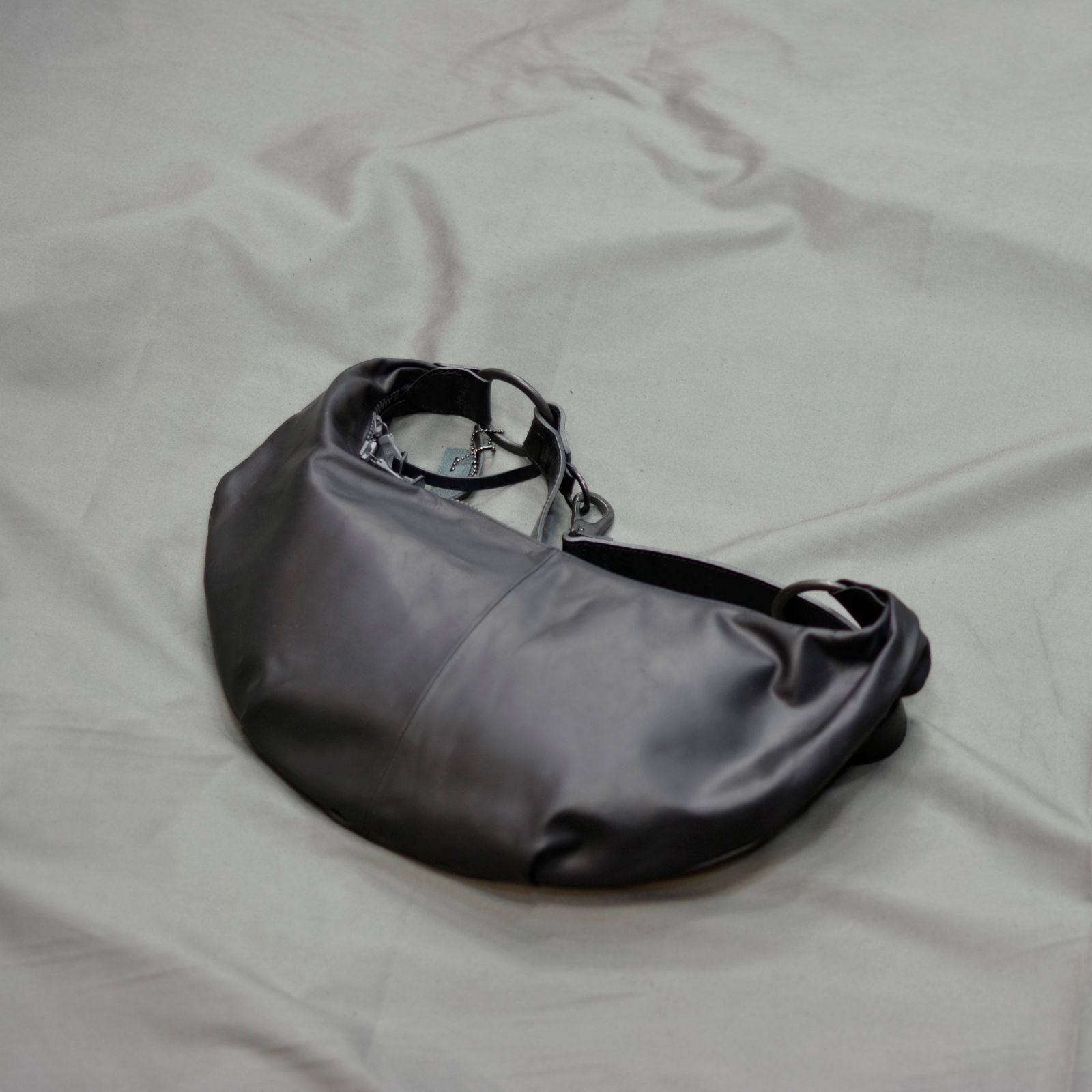 ISAMU KATAYAMA BACKLASH - GUIDI オイルカーフ バナナバッグ