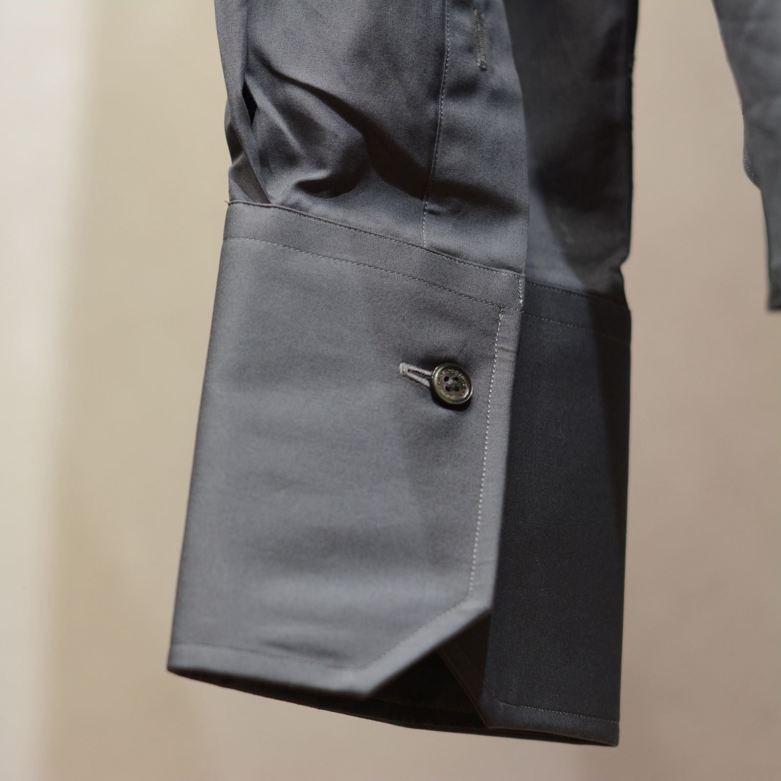 BROADCLOTH LONG CUFF SHIRT”