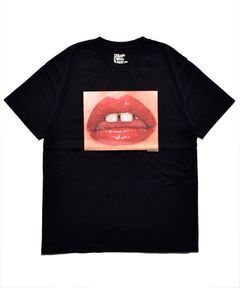 Carlijn Jacobs × Stie-lo Lips T-SH （BLACK） カーライン・ジェイコブス フォトTシャツ カットソー