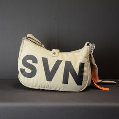SVN Crescert Moon Bag （Beige） ナイロン バナナショルダー バッグ （ベージュ）