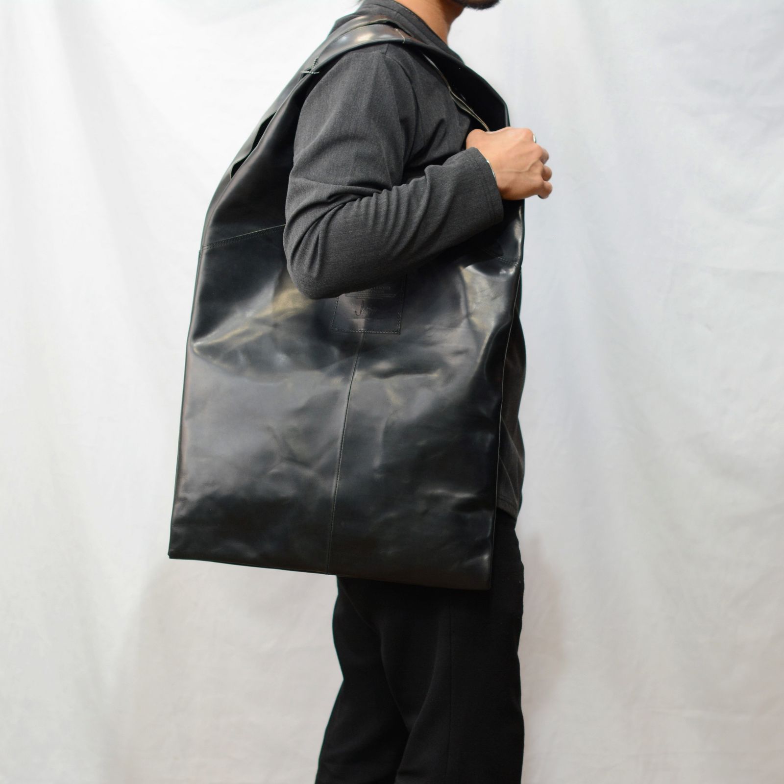 GUIDI カーフ鏡面仕上げ 限定トート （ブラック）