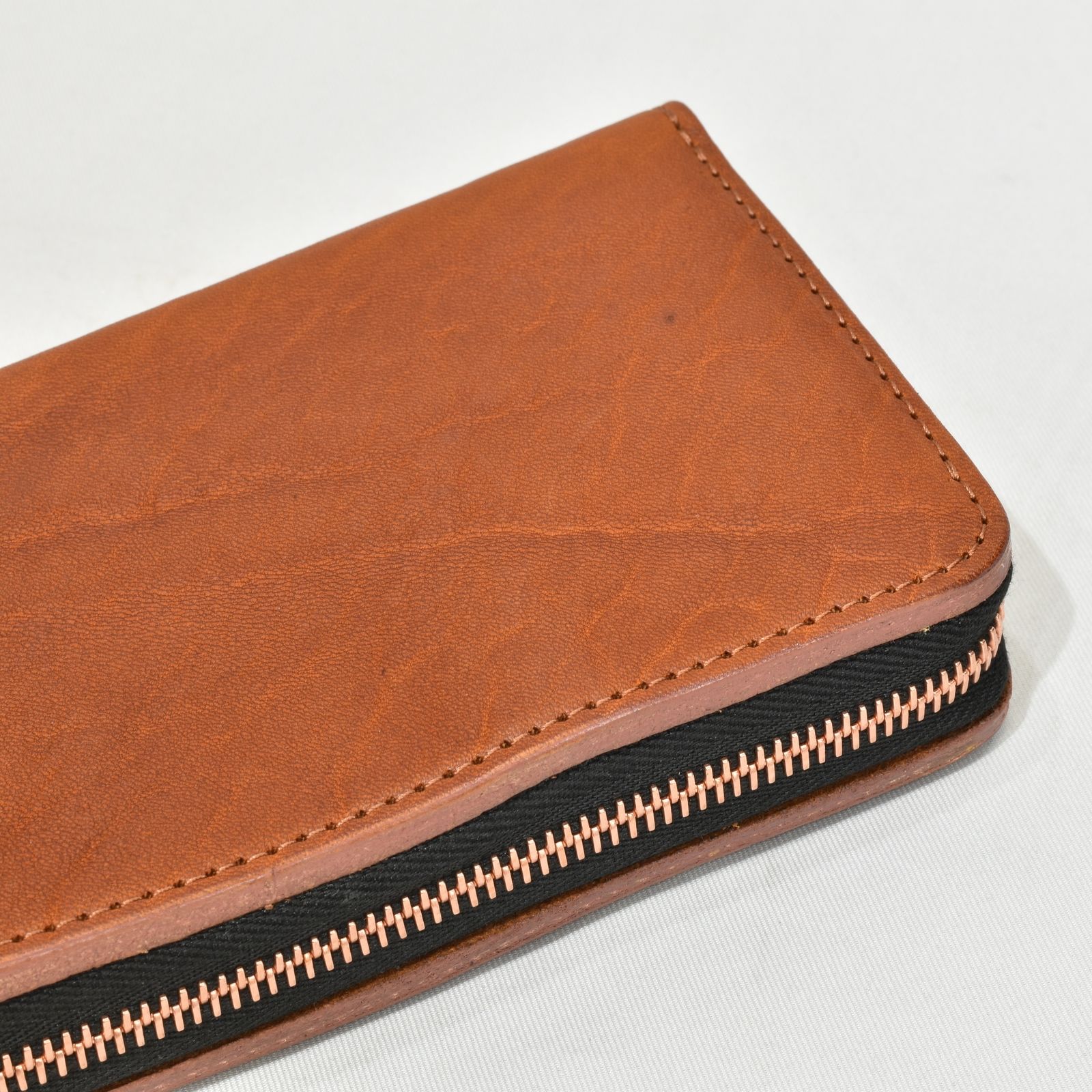 ダブルショルダー製品染め ラウンド財布 （BROWN）