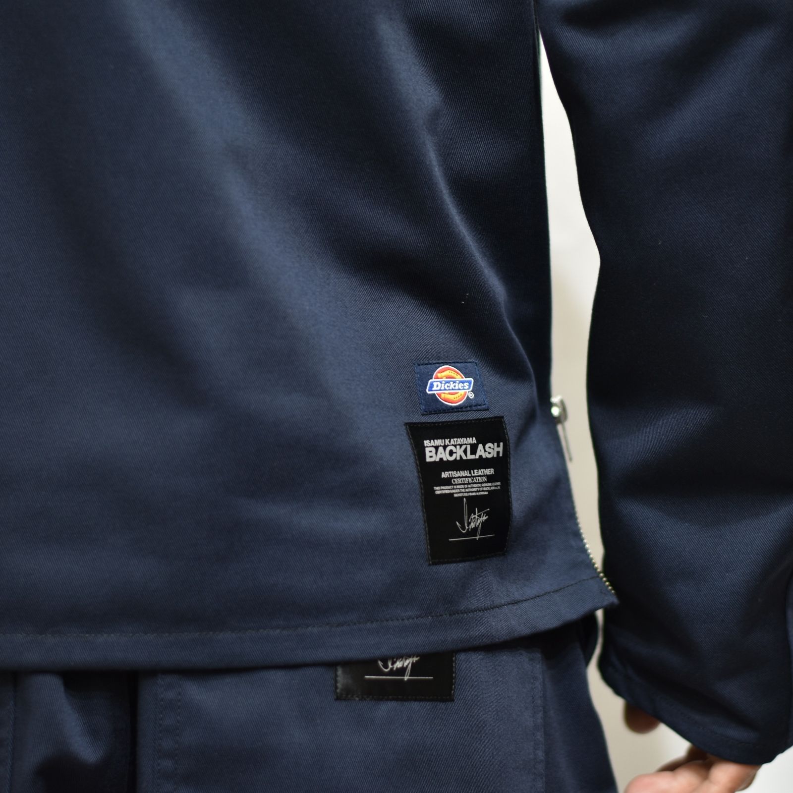 ISAMU KATAYAMA BACKLASH - ×× Dickies ライダース (NAVY