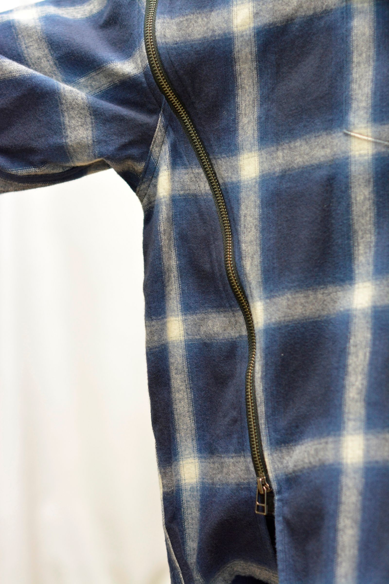 ”CHECK ZIPPER SHIRT