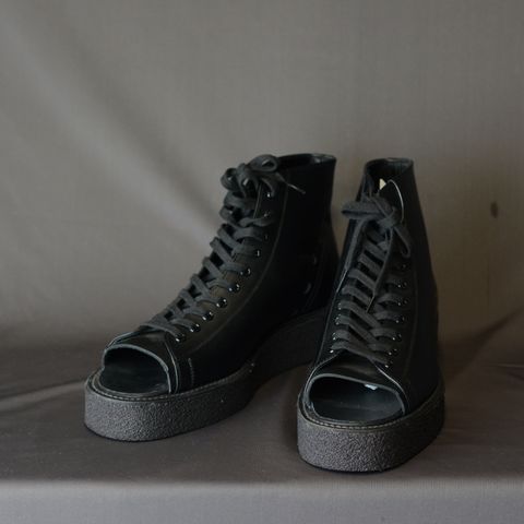 トゥカットシューズ