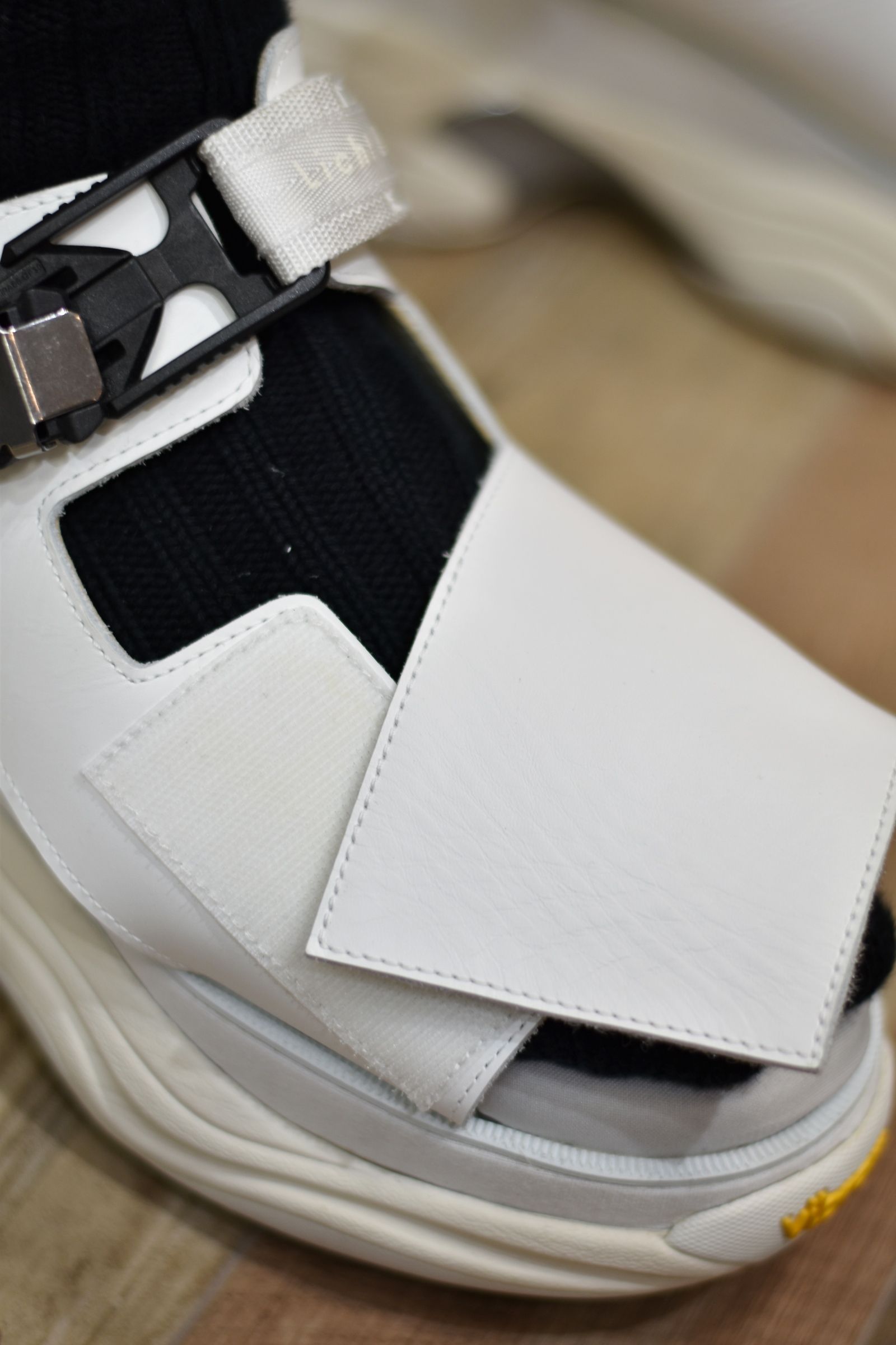 マグネットバックルシューサンダル / LB22SS-SHOES01 (WHITE)