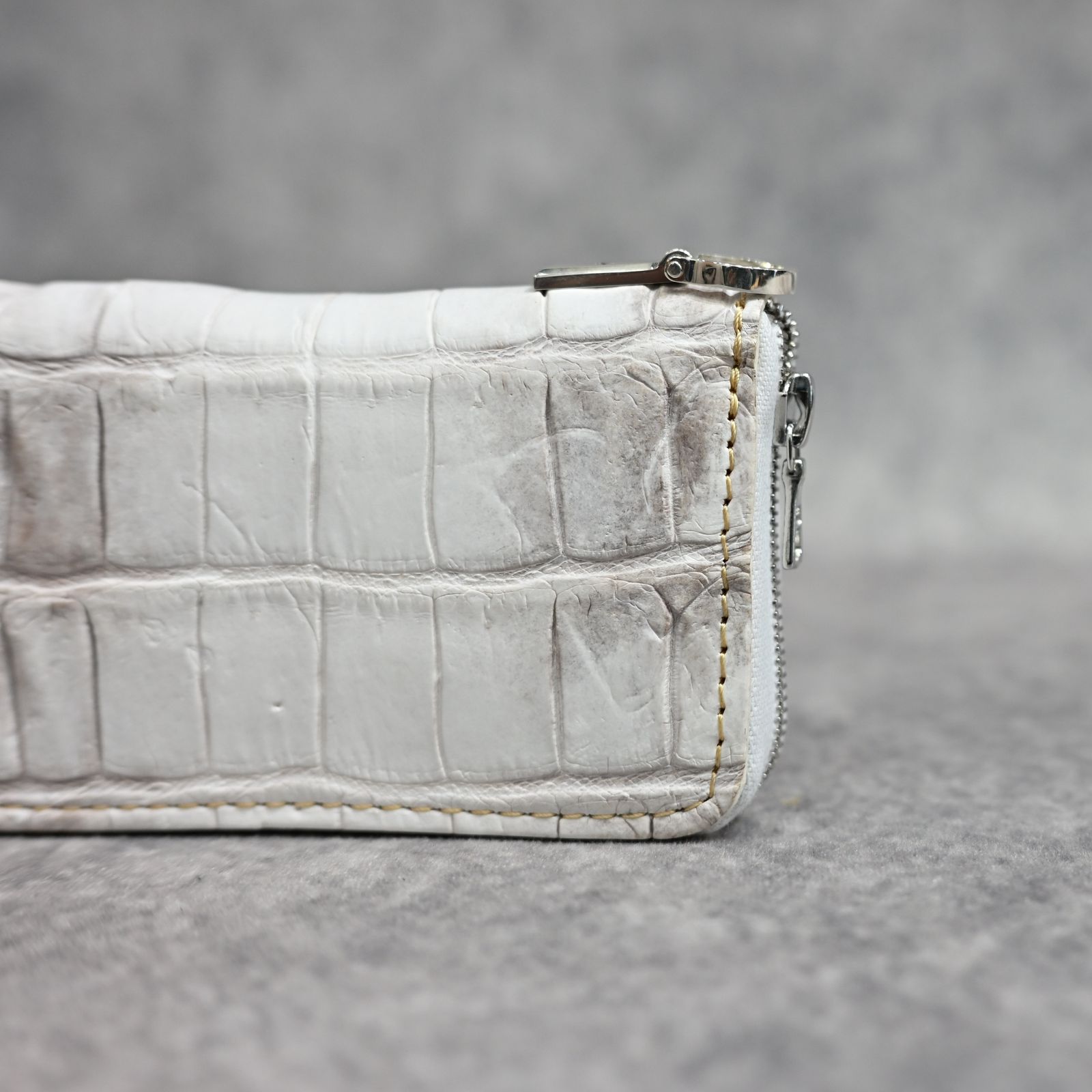 オイルクロコ 白鞣し ミニラウンド （HIMALAYAS / ヒマラヤ） 383-05