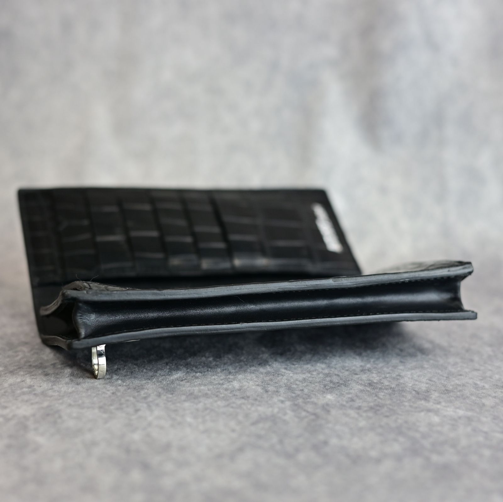 オイルクロコ+イタリアンバケッタ 二つ折り長財布 （BLACK / ブラック） 383-07