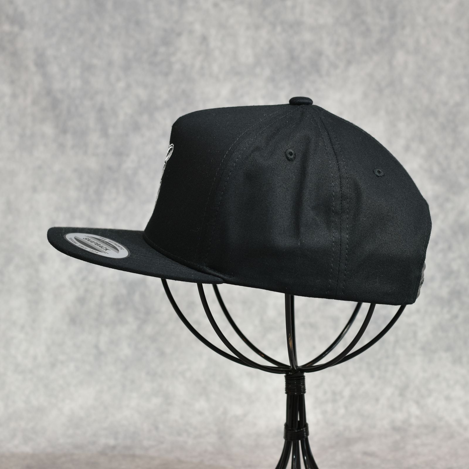PINSTRIPE EMBROIDERY CAP (BLACK)｜ピンストライプ ロゴ刺繍 ベースボールキャップ｜CR-26SS010