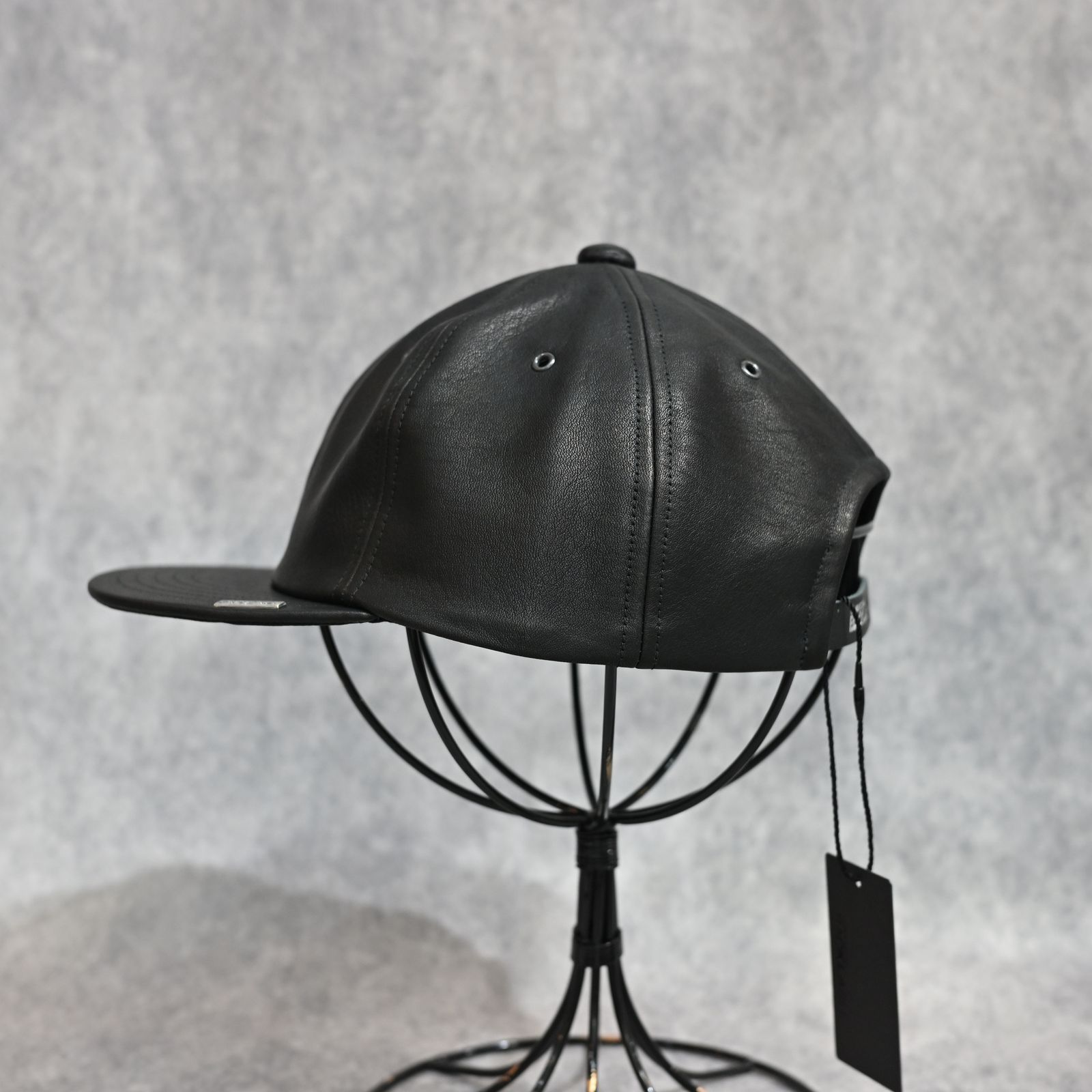 ファニチャーレザー ディア調仕上げ フラット キャップ （BLACK / ブラック）｜893-05