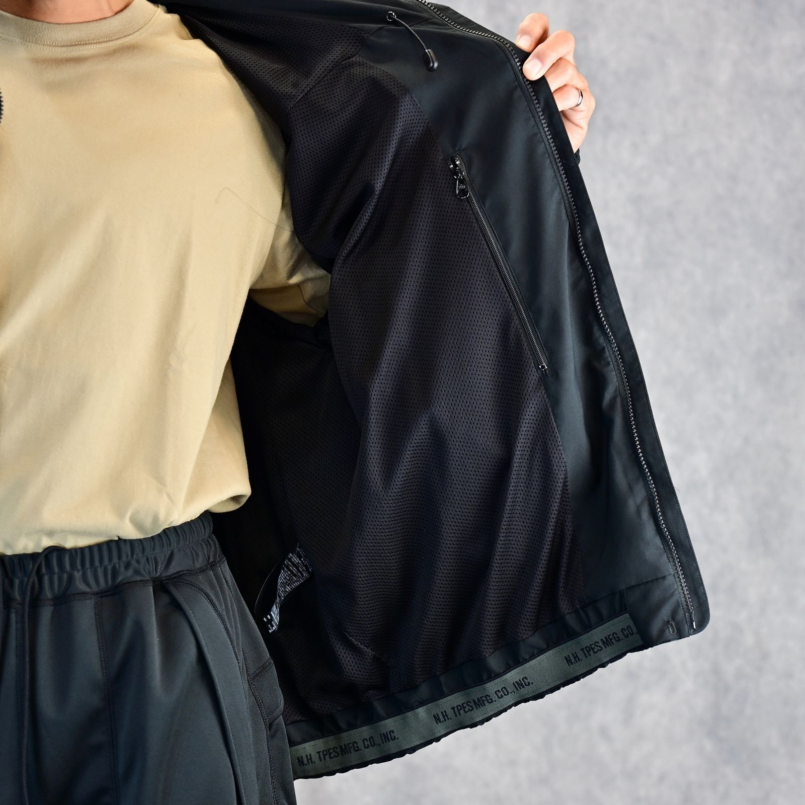 EXCHANGE HOODIE BLOUSON （BLACK） エクスチェンジ フーディーブルゾン （ブラック） 9251-BL02-001