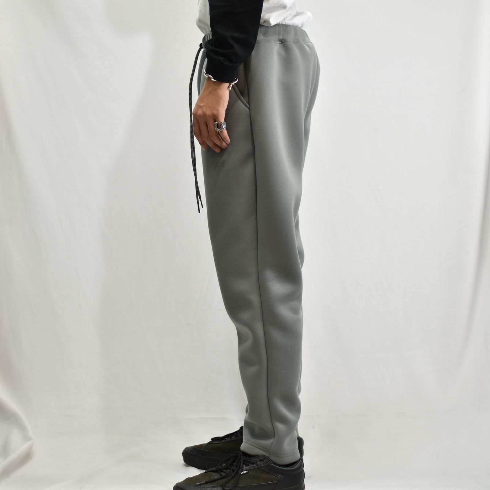 CALEE - MULTI WAY DOUBLE KNIT RELAX PANTS (BLUE / GRAY) / ダンボールニット リラックスパンツ  | chord online store