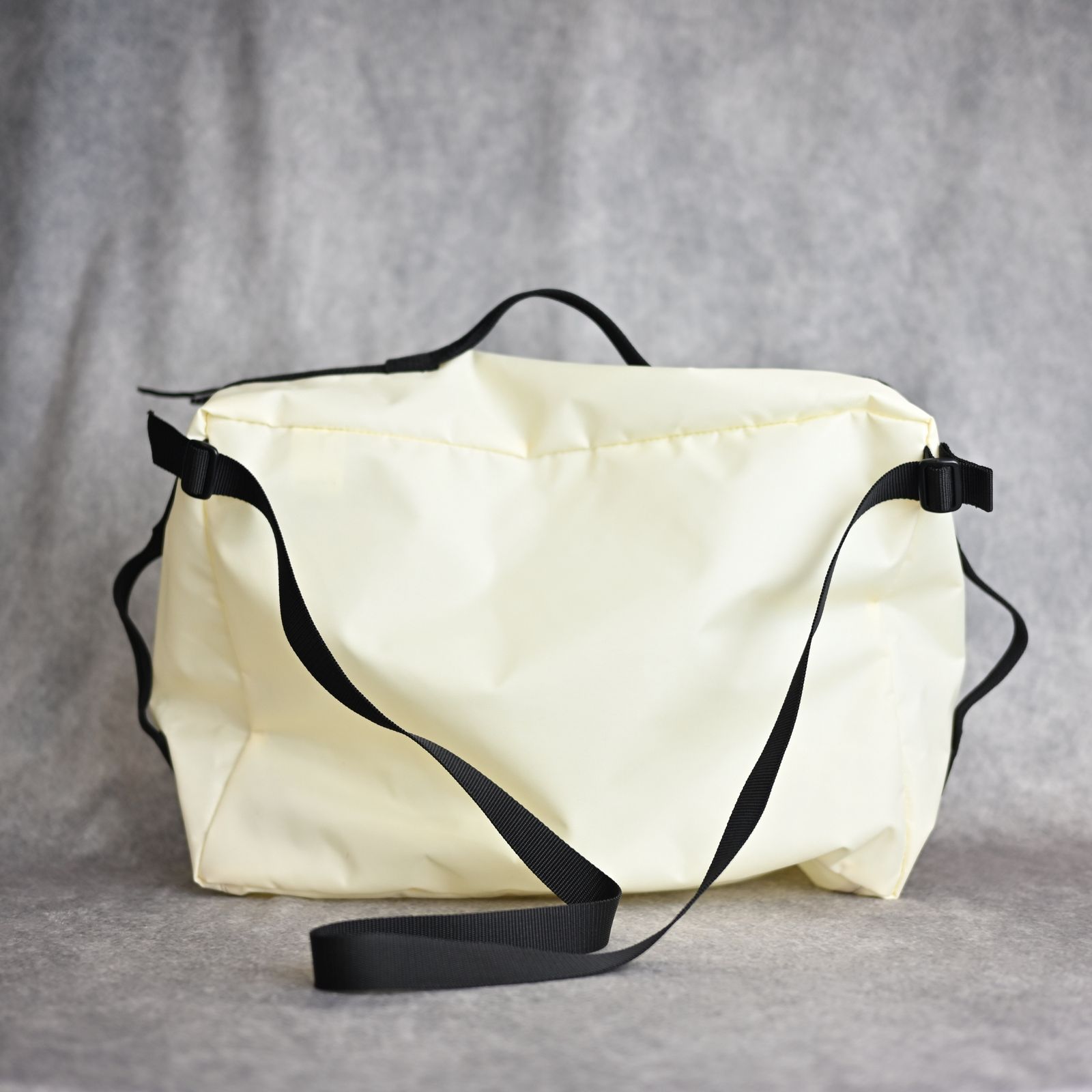 POUCH WITH STRAP （IVORY） / ファスナー ポーチ バッグ （アイボリー） / 9251-AC02