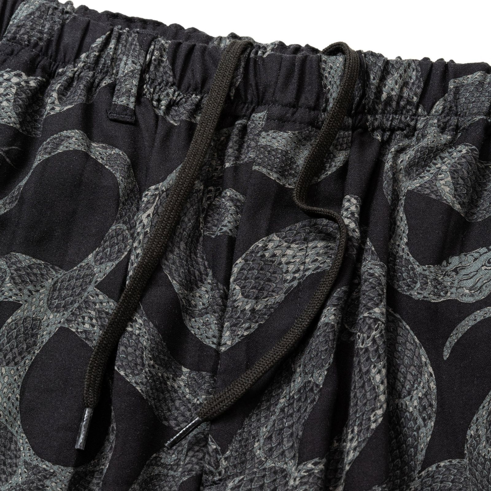 ALLOVER SNAKE PATTERN EASY SHORTS ＜EXCLUSIVE＞ (BLACK) / スネーク柄 イージーショーツ