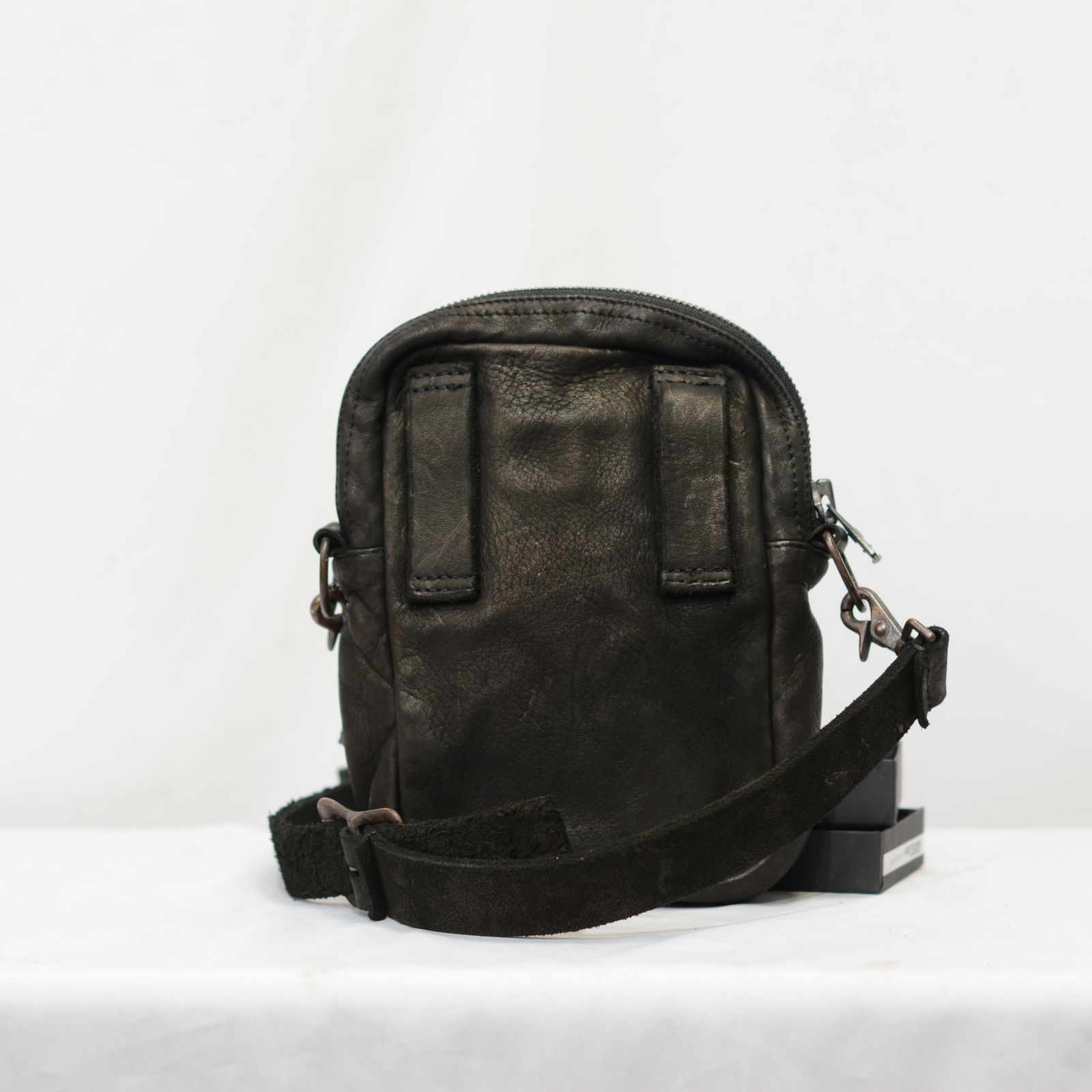 ジャパンステア タンニン製品染め ショルダーバッグ （BLK）