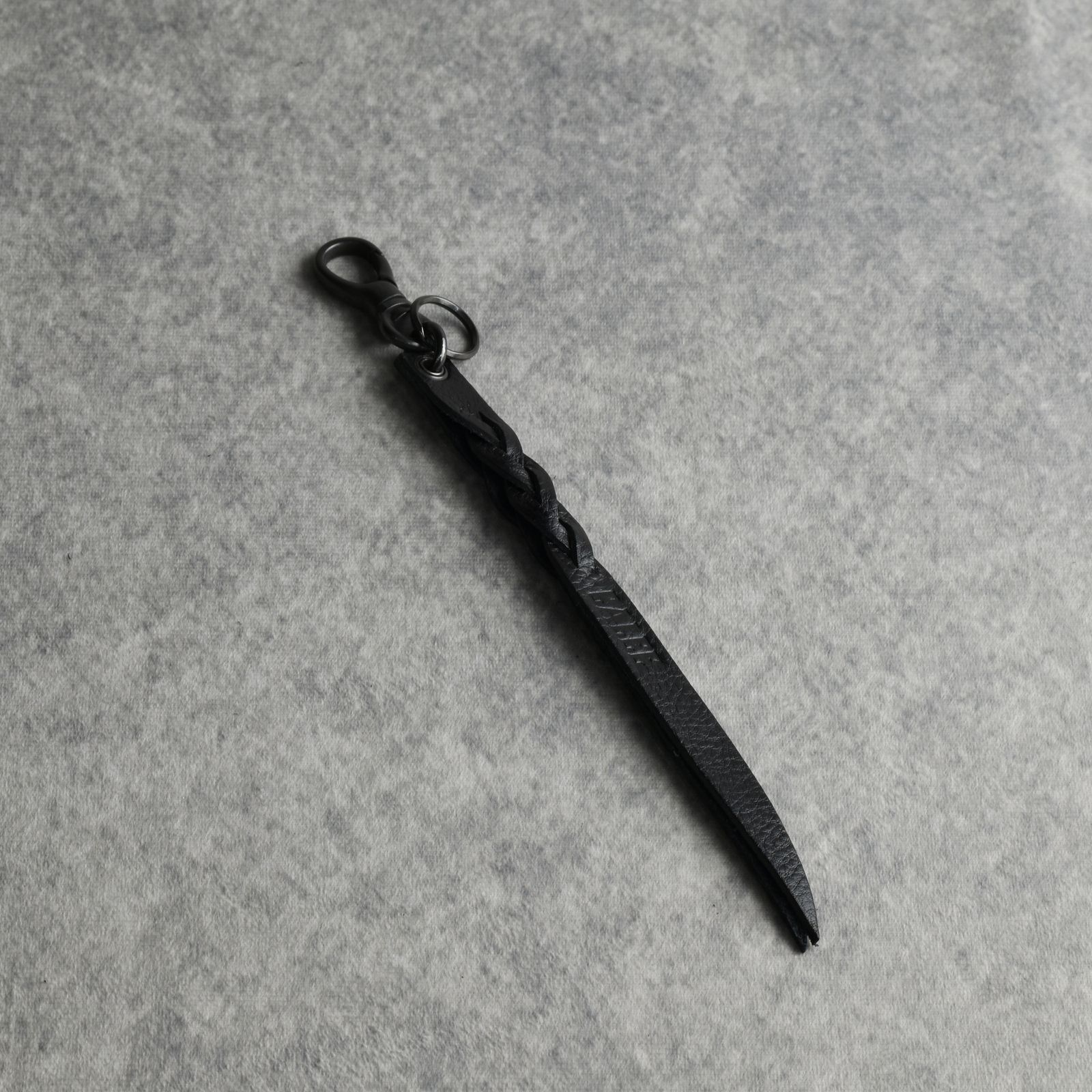 STUDS & KNITTING LEATHER SHORT KEY RING ＜TYPE A＞ (BLACK/BLACK) / スタッズレザー 編み込みレザー ショートタイプ キーリング キーホルダー