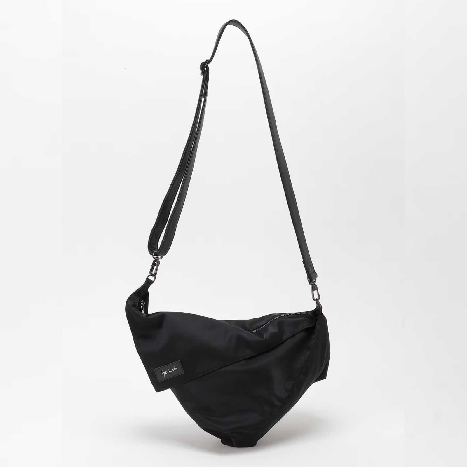 DRAPE SHOULDER (BLACK) / ナイロン バッグ （ブラック） DK-I35-830-2-02