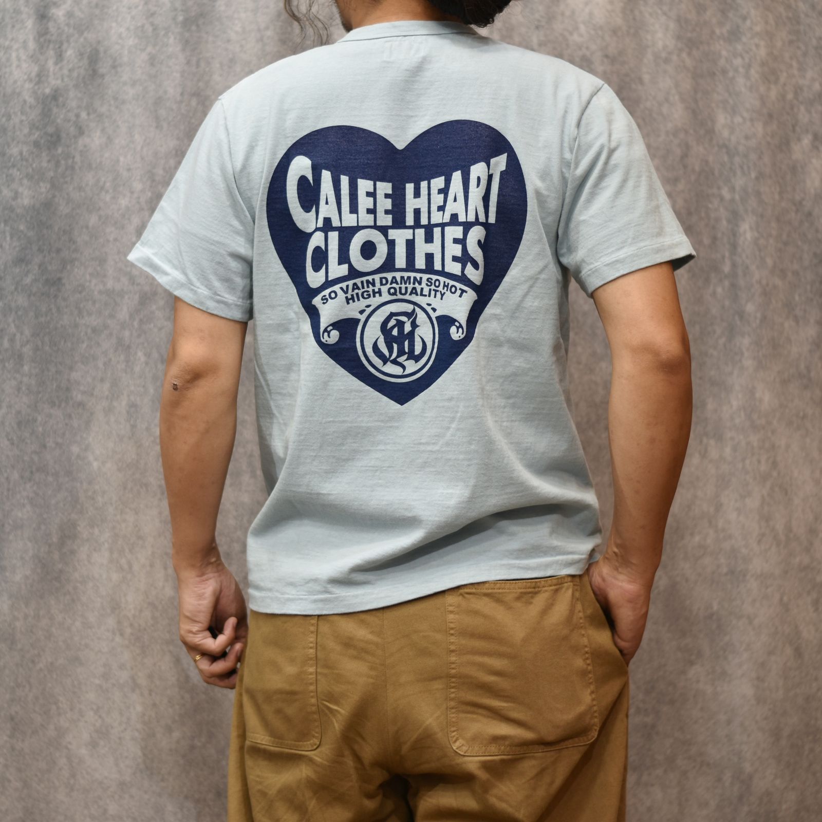 BINDER NECK CALEE CLOTHING VINTAGE TEE (Lt.BLUE) / プリントTシャツ