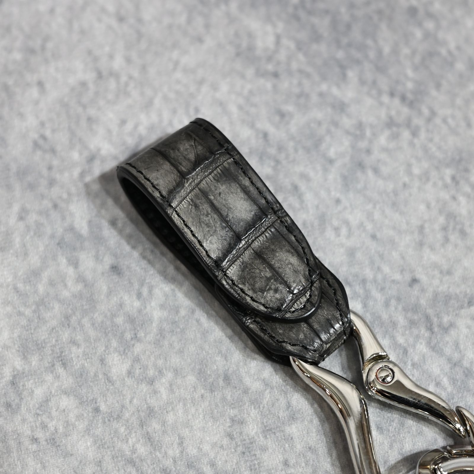 クロコ墨染め キーホルダー (GRAY) / 387-02
