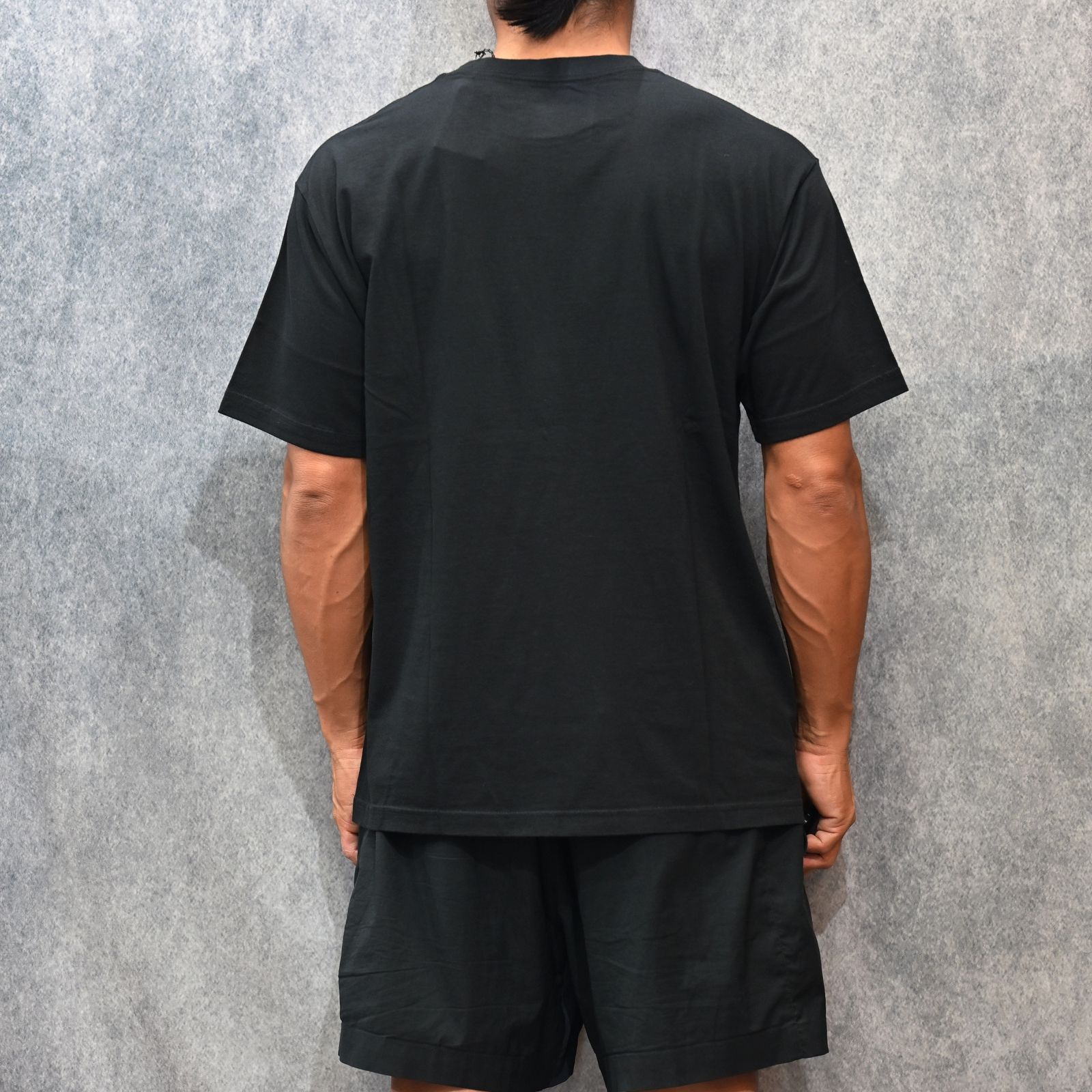 Stie-lo × Irina.L "Sideways figure" T-SH （BLACK） / プリントTシャツ （ブラック） 25MND-STL007