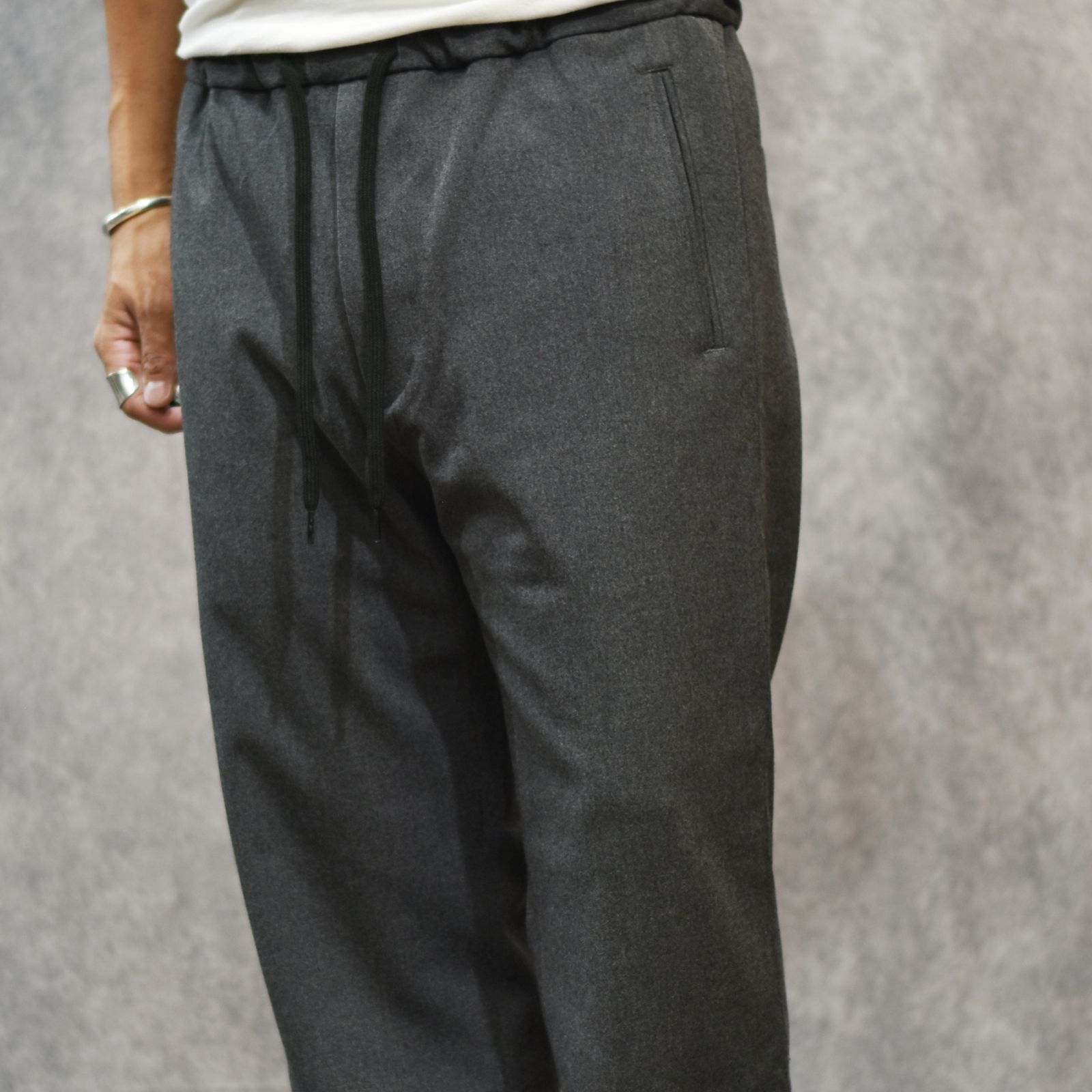 THERMOLITE EASY SLACKS (CHARCOAL)｜サーモライト イージーパンツ｜CL-25AW027