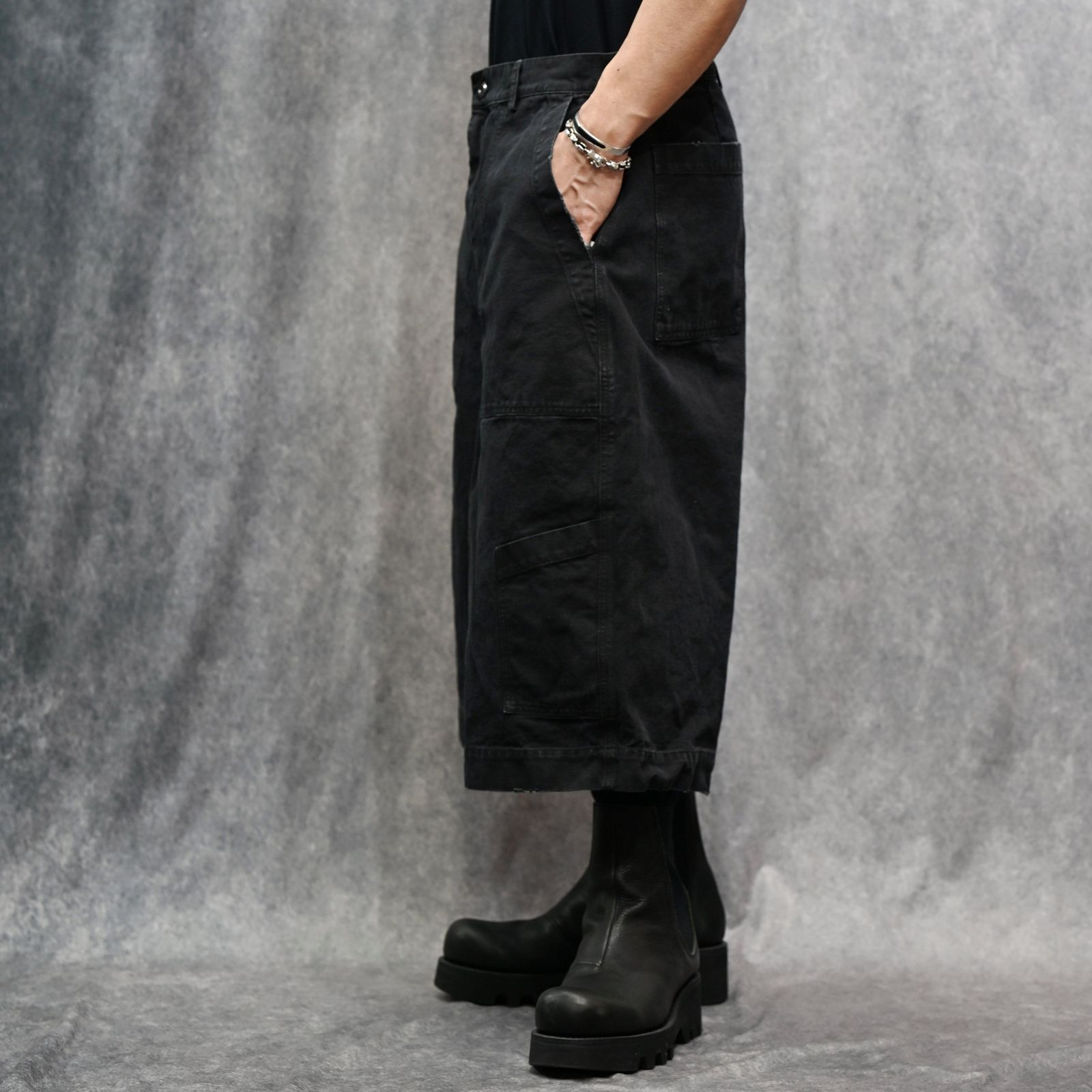 WIDE SHORT CHINO PANTS (BLACK / ブラック) ショート チノパンツ｜2601019