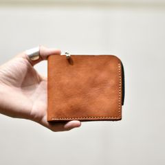 ダブルショルダー製品染め 二つ折りウォレット （BROWN）