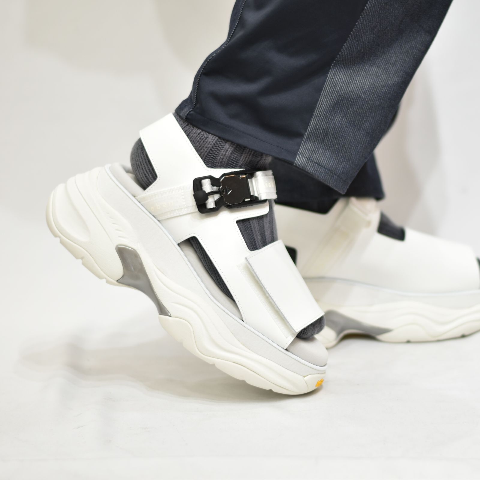 マグネットバックルシューサンダル / LB22SS-SHOES01 (WHITE)